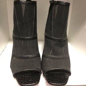 Jessica Simpson heels